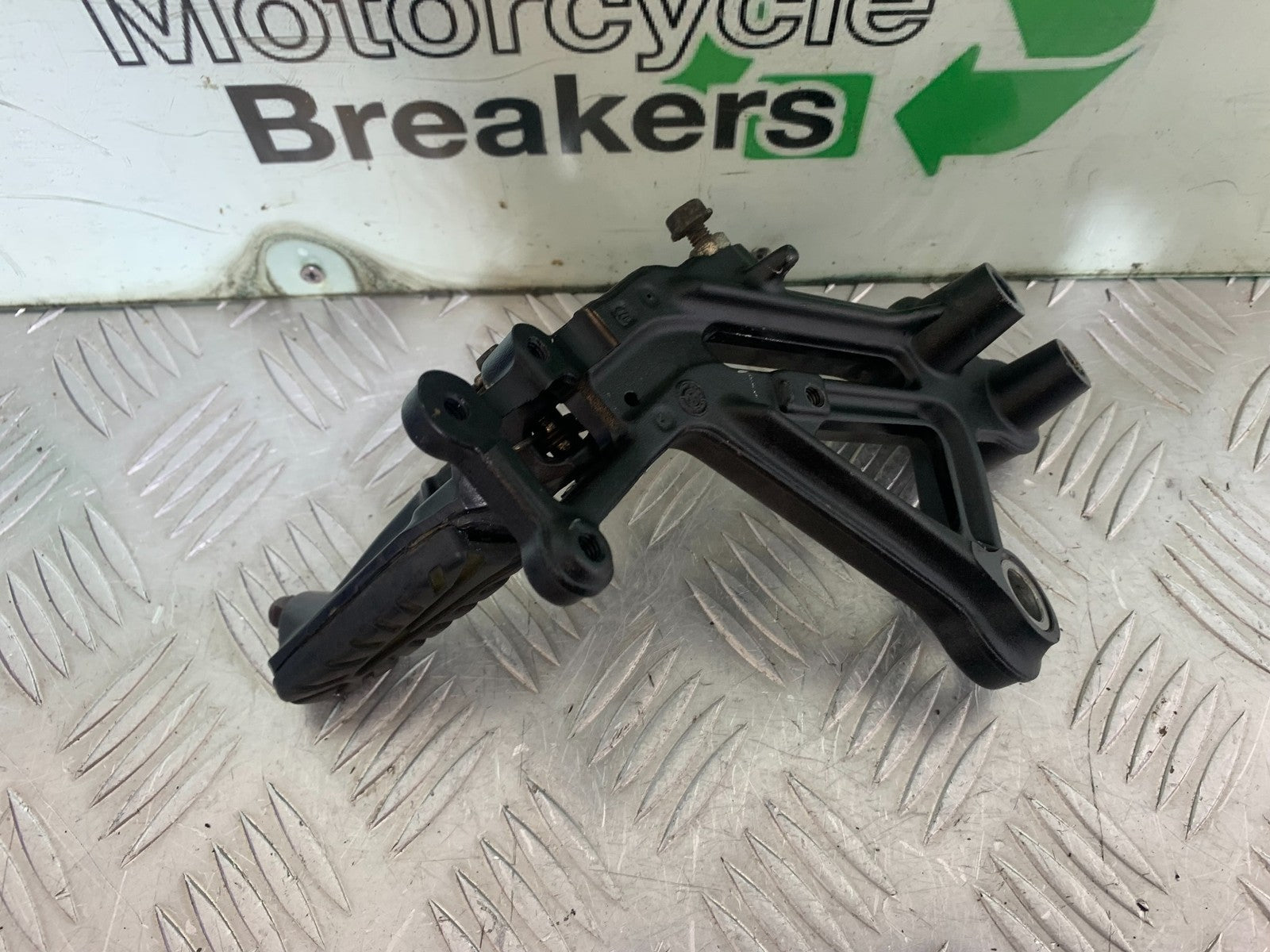 KTM DUKE 125 FRONT RIGHT HANGER  YEAR 2017-2022 (CMB1222)
