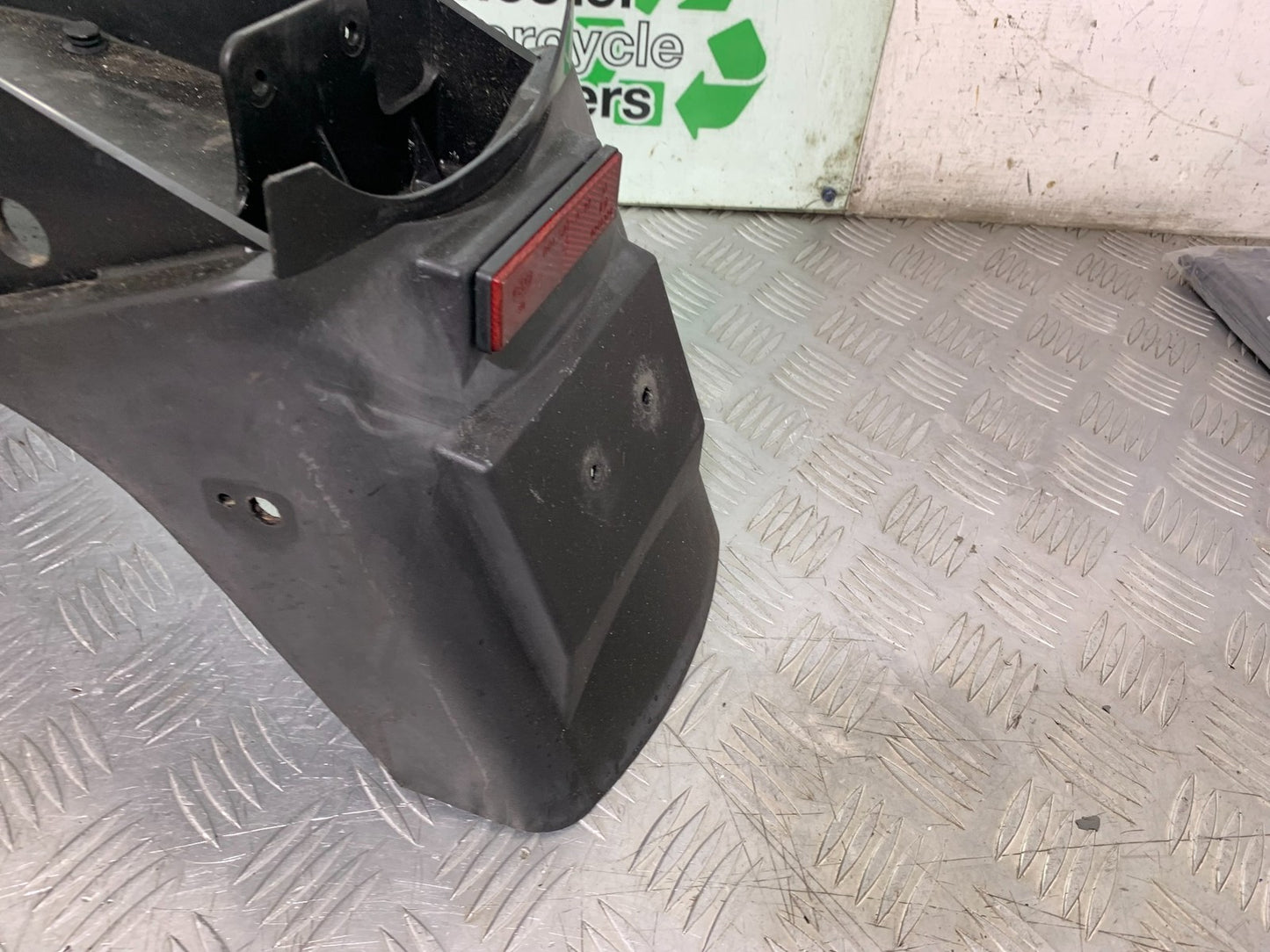 TRIUMPH 955I SPRINT RS REAR MUDGUARD  YEAR 1999-03 (CMB1313)