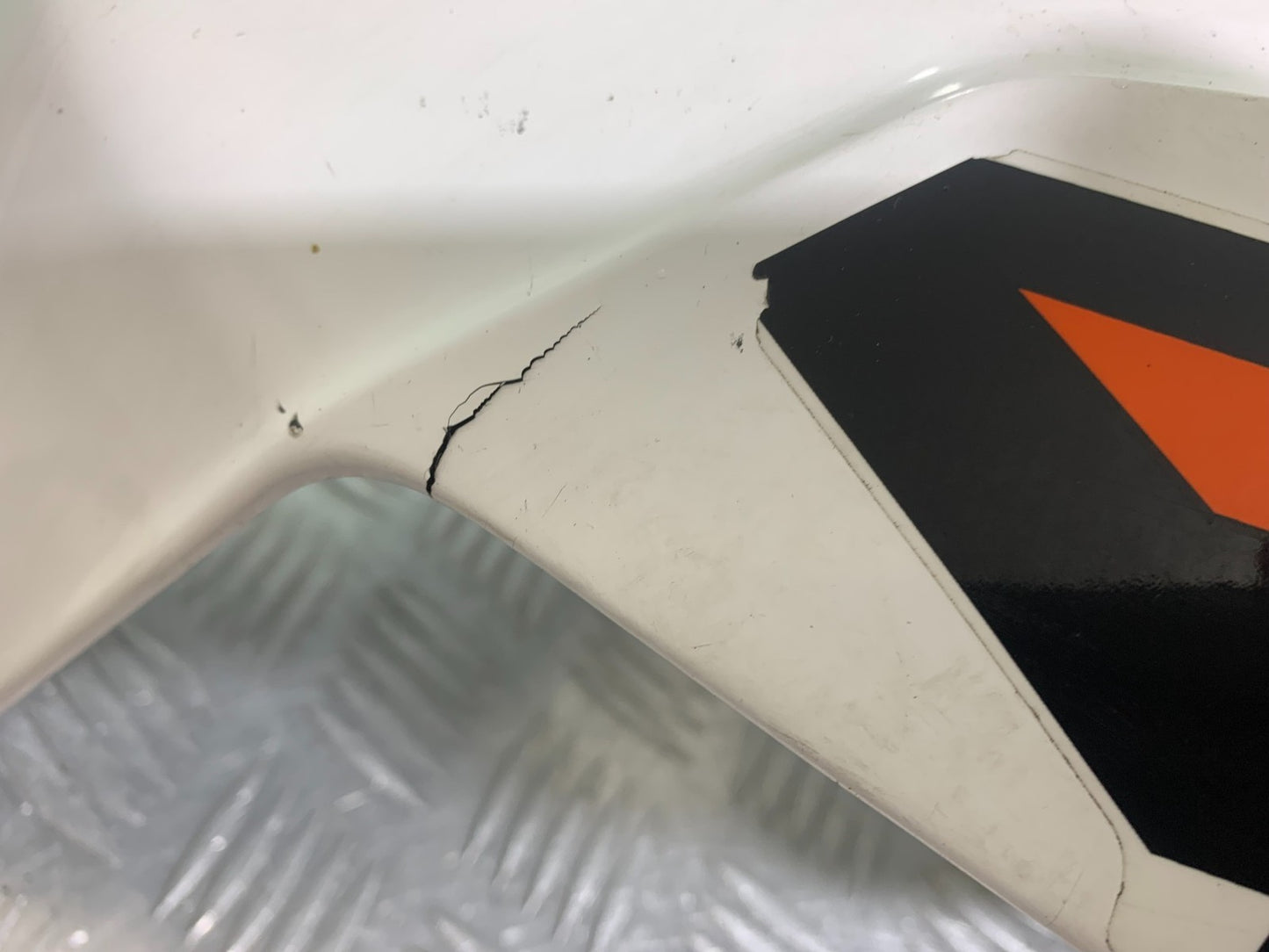 KTM DUKE 125 TANK COWL   YEAR 2012-2016 (CMB1317)