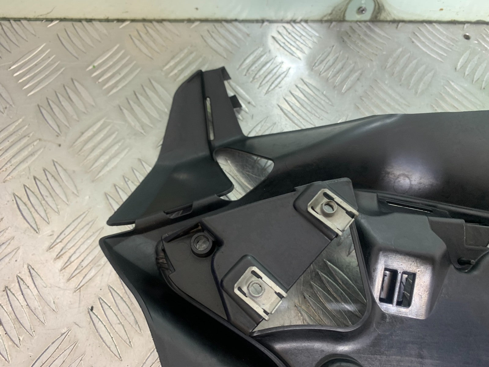 DUCATI 1299 PANIGALE RIGHT INNER INFILL COVER   YEAR 2016 (CMB 1187)