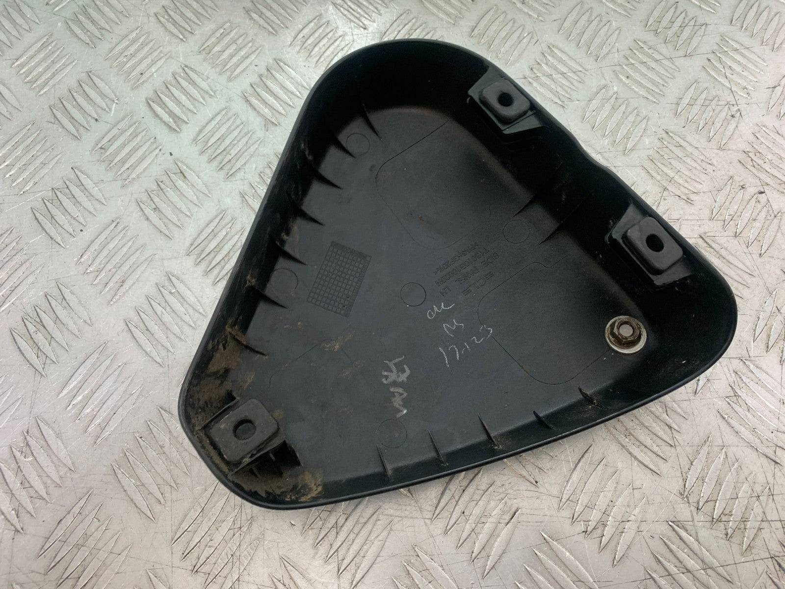 BSA 650 GOLD STAR LEFT SEAT PANEL YEAR 2022-2025 (CMB1262)
