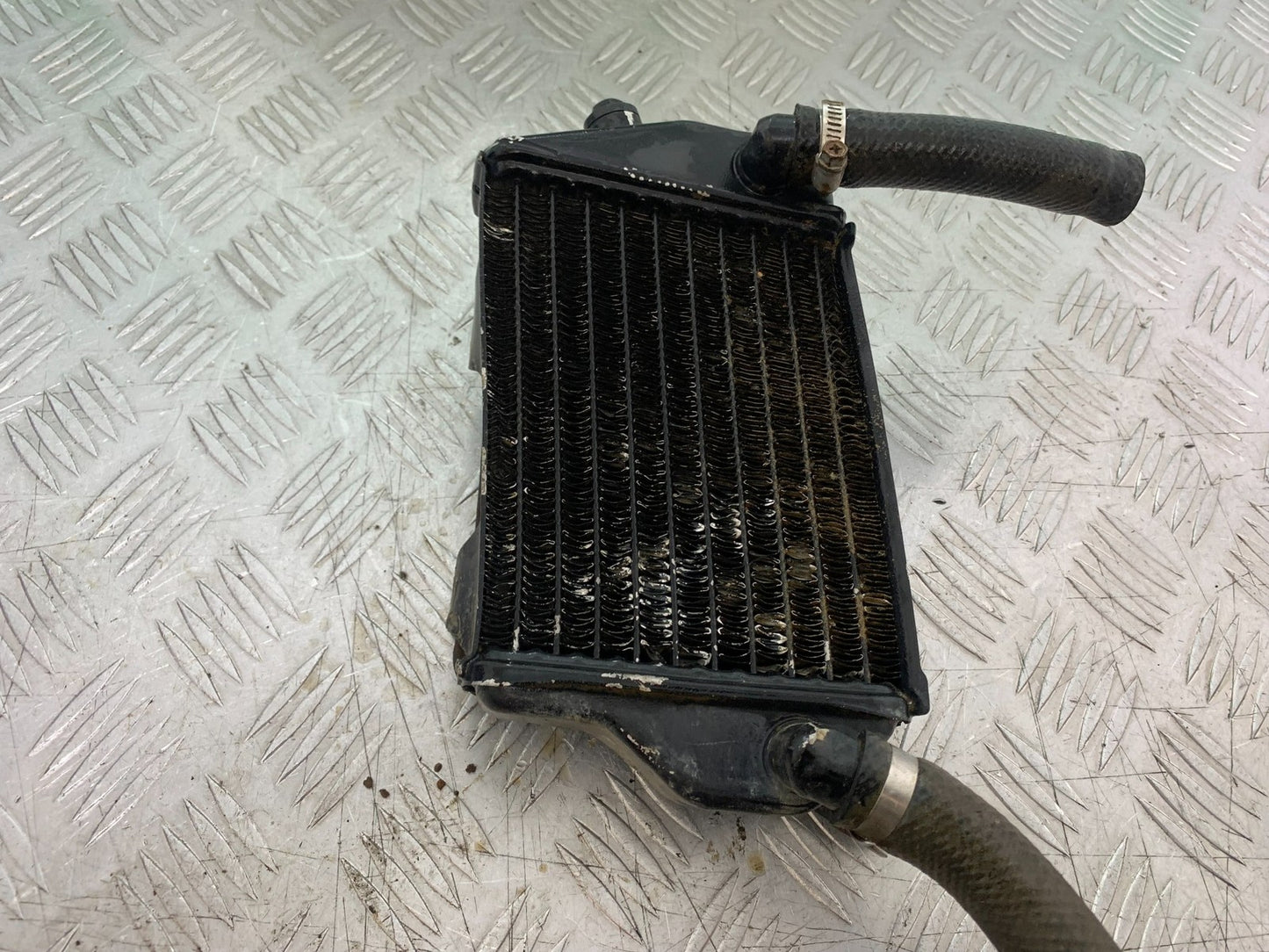 KAWASAKI KLR250 KLR 250 LEFT RADIATOR (DAMAGED)  YEAR 1984-2001 (CMB1225)