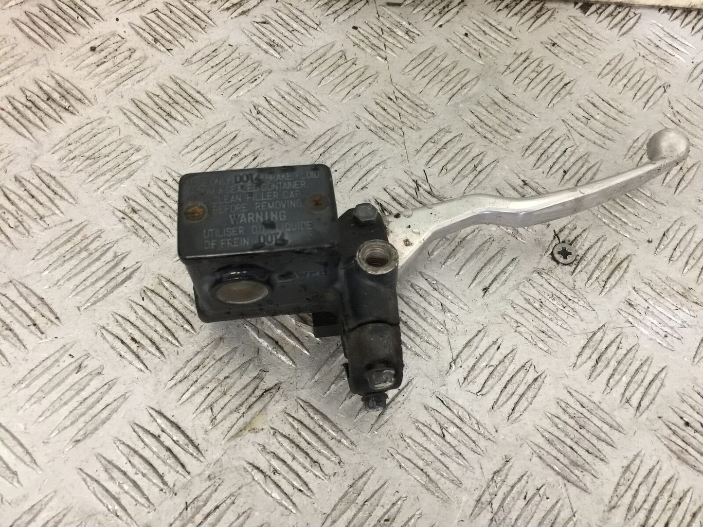 SUZUKI AN 250 BURGMAN FRONT MASTER CYLINDER  YEAR 1999  (STOCK 881)