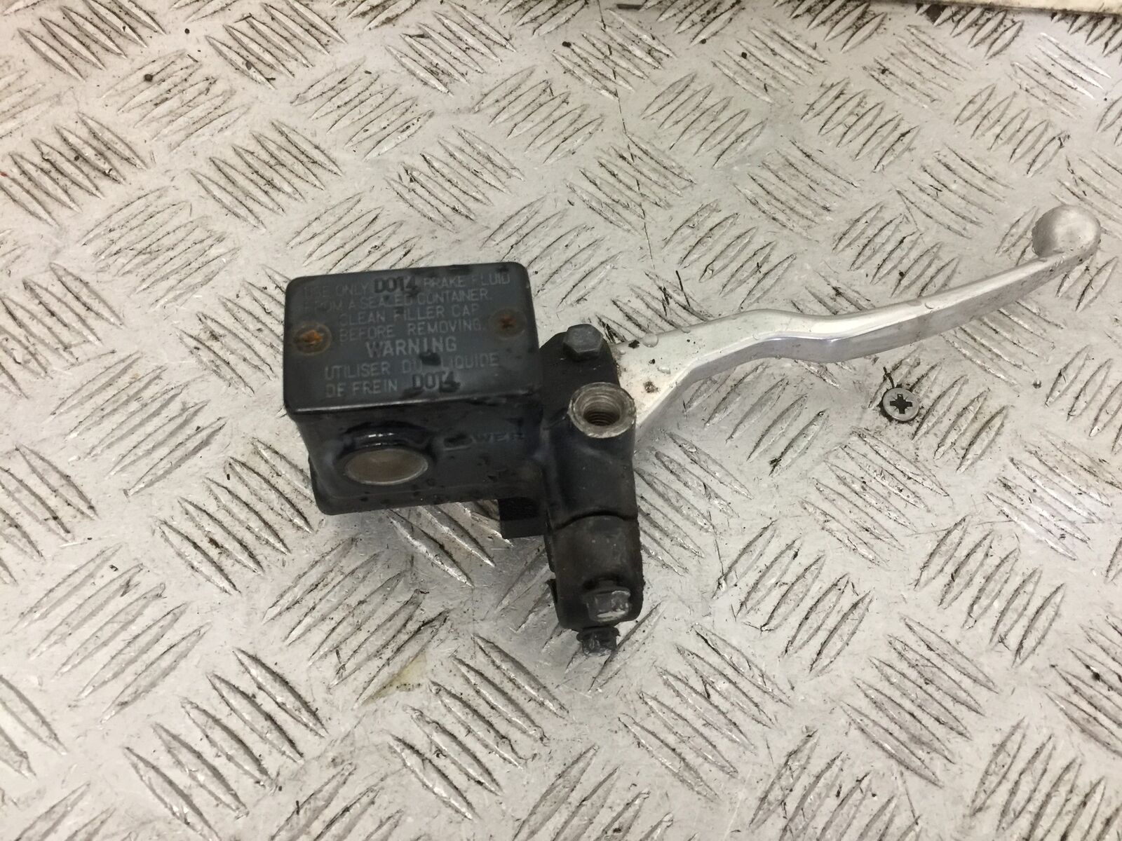 SUZUKI AN 250 BURGMAN FRONT MASTER CYLINDER  YEAR 1999  (STOCK 881)