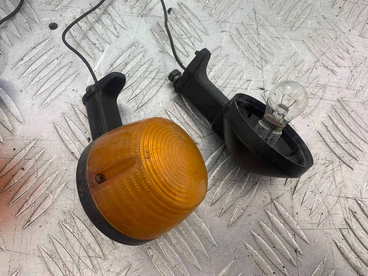 SUZUKI GP100 GP 100 INDICATORS   YEAR 1978-1988 (CMB1259)