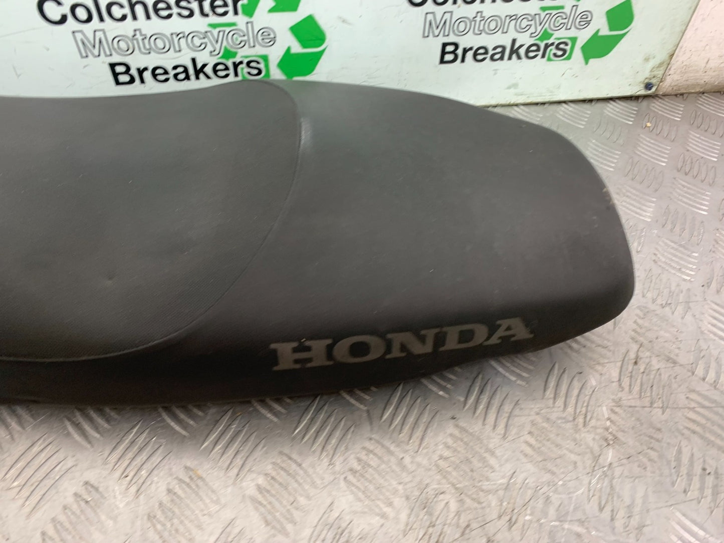HONDA XL125 VARADERO SEAT  YEAR 2001-2006  (CMB1304)