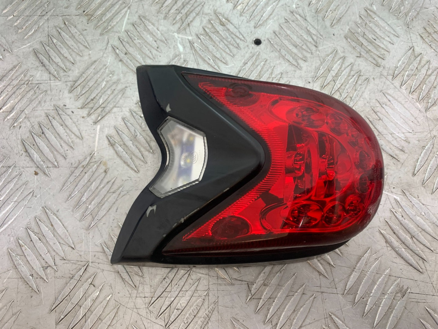 SINNIS HOODLUM 125 REAR LIGHT  YEAR 2021-2025 (CMB1196)