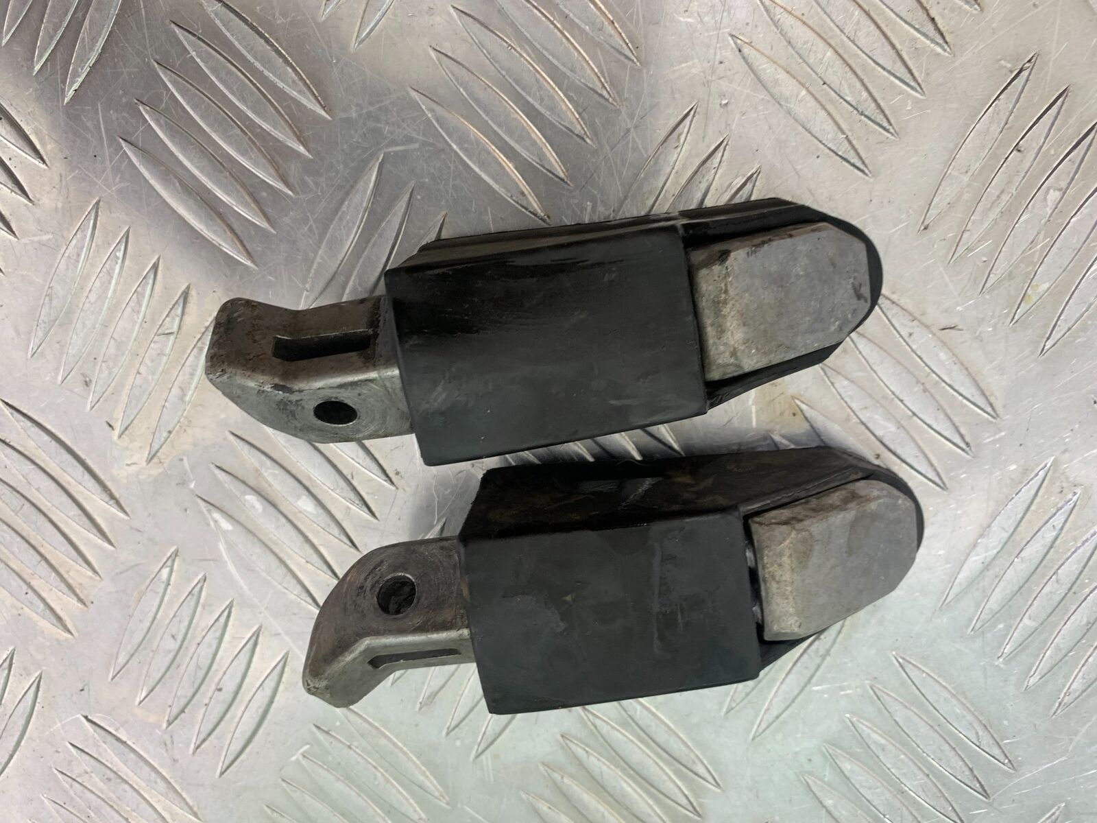 TRIUMPH TIGER 800 XC REAR FOOTPEGS YEAR 2011-2014 (CMB1022)