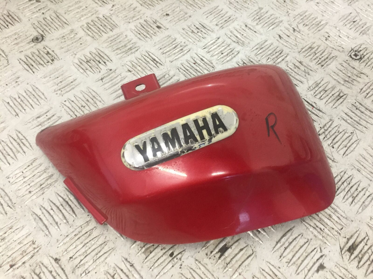 YAMAHA XV535 XV 535 VIRAGO RIGHT SEAT PANEL YEAR 1994-02 (STOCK 772)