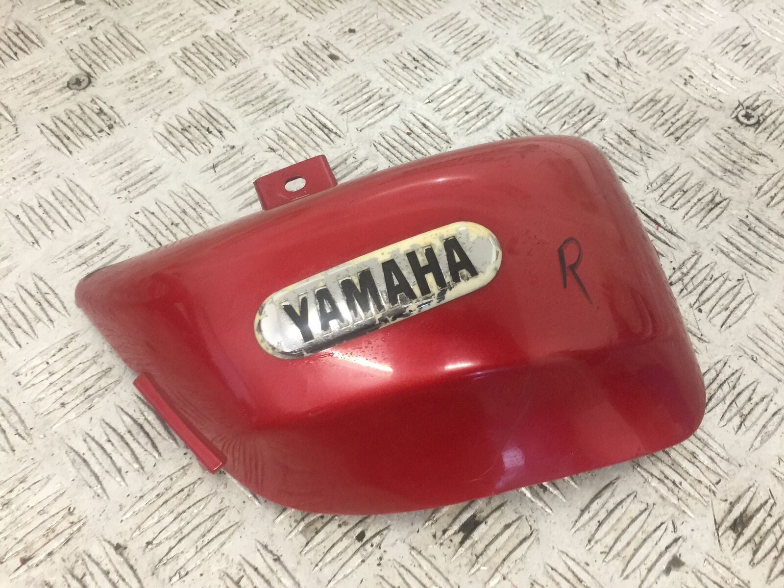 YAMAHA XV535 XV 535 VIRAGO RIGHT SEAT PANEL YEAR 1994-02 (STOCK 772)