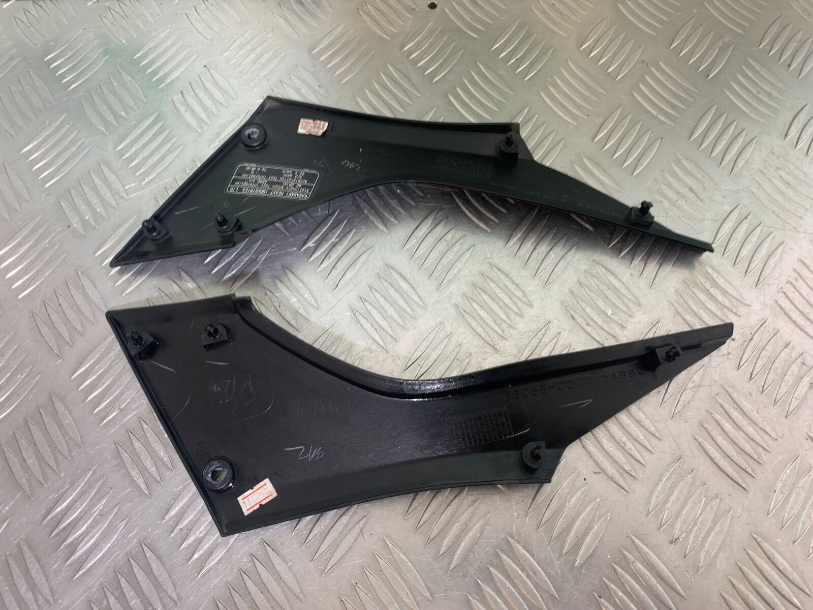 KAWASAKI Z300 ER300 LEFT AND RIGHT SEAT PANELS YEAR 2016-2018  (CMB1056)