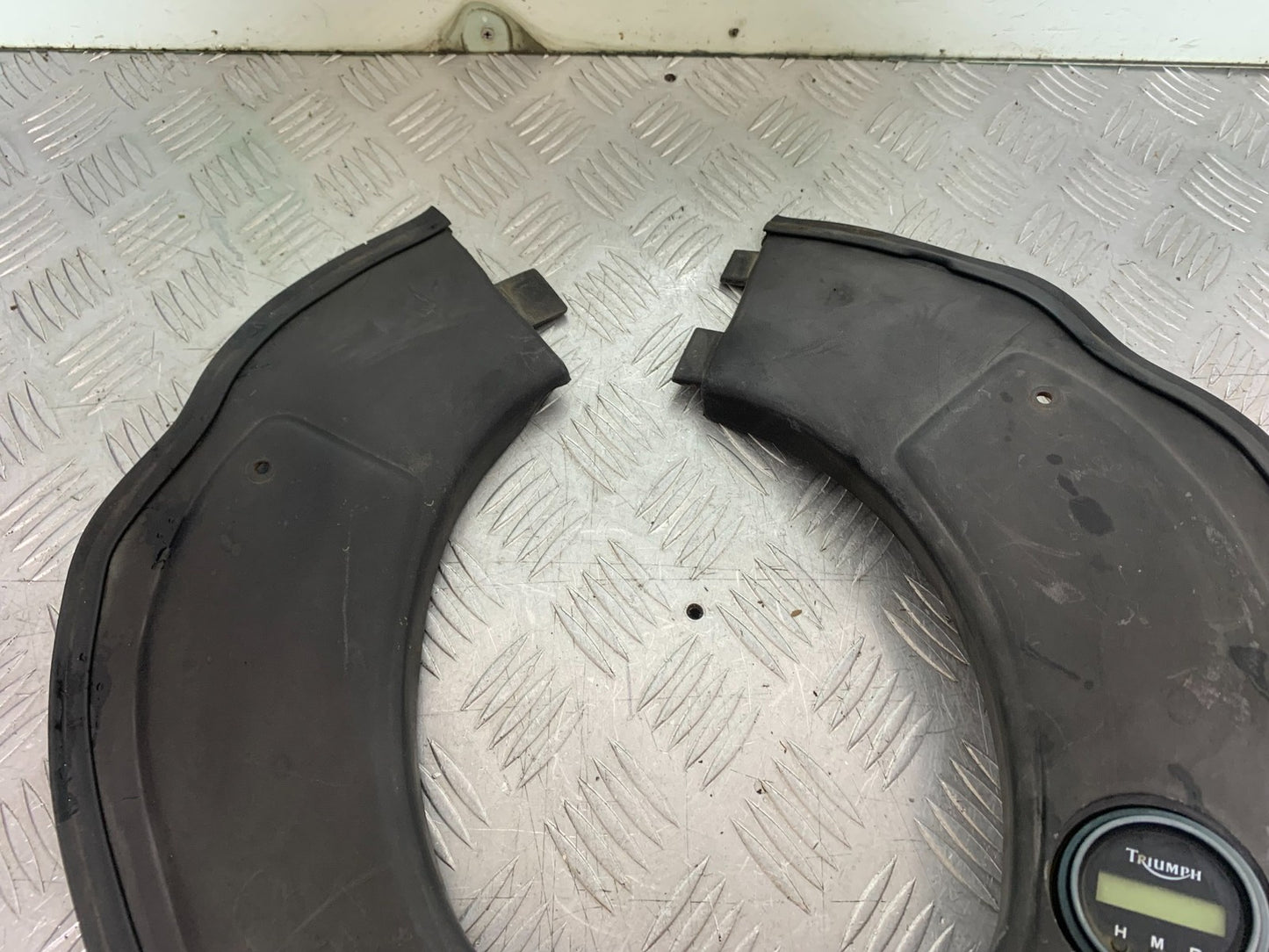 TRIUMPH TROPHY 900 LEFT AND RIGHT TOP INNER INFILLS   YEAR 1991-95 (CMB1251)