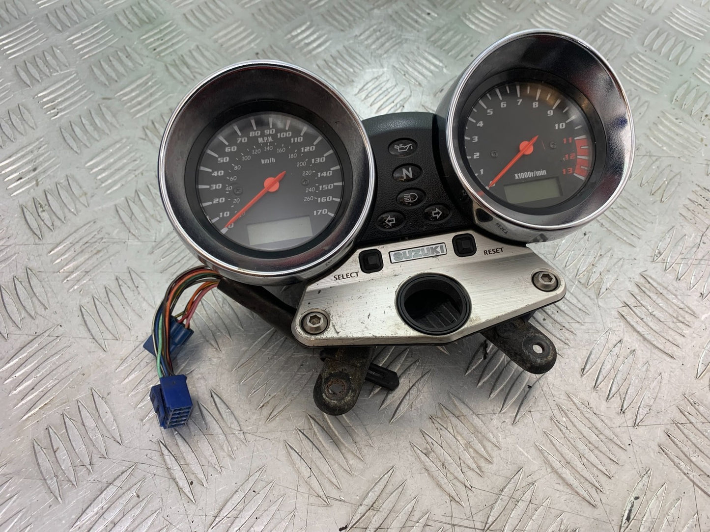 SUZUKI GSF1200 GSF 1200 BANDIT CLOCKS SPEEDO DASH   YEAR 2001-2004 (CMB1188)