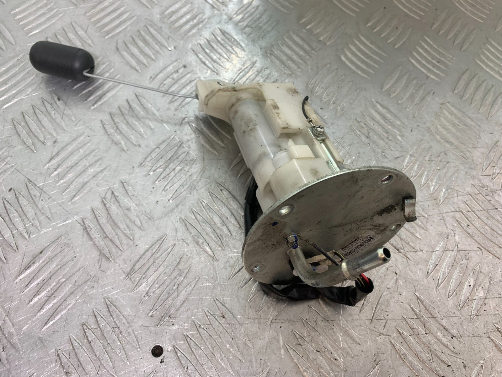 KAWASAKI 650 VERSYS PETROL PUMP  YEAR 2015-2018 (CMB1288)