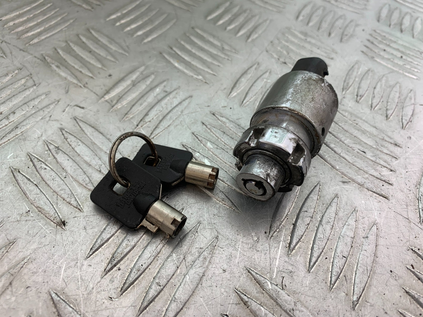 HARLEY DAVIDSON FXS BLACKLINE 1585 IGNITION SWITCH AND KEYS YEAR 2012 (CMB1147)