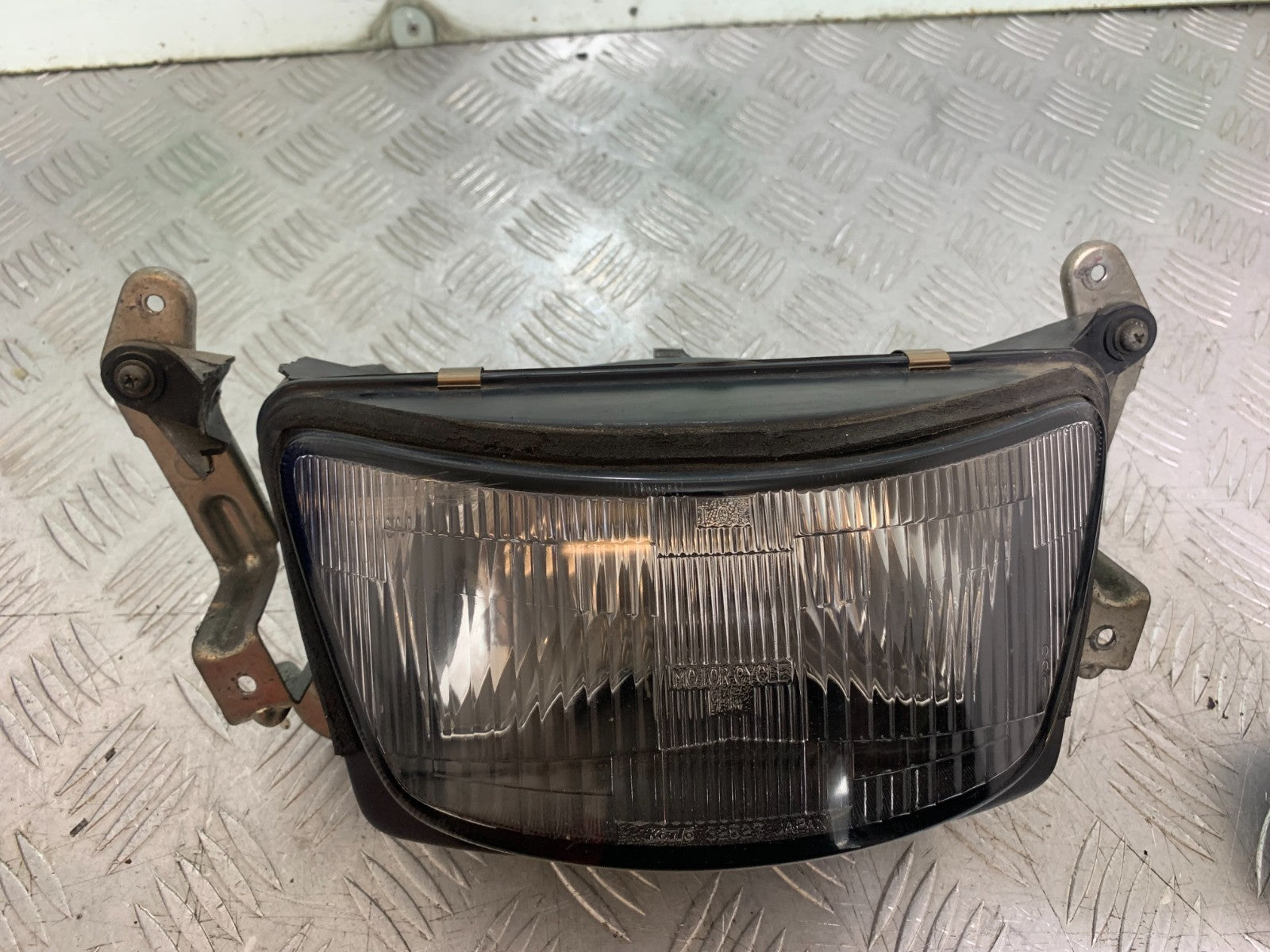 SUZUKI RF900 RF 900 HEADLIGHT  YEAR 1994-1999 CMB1326