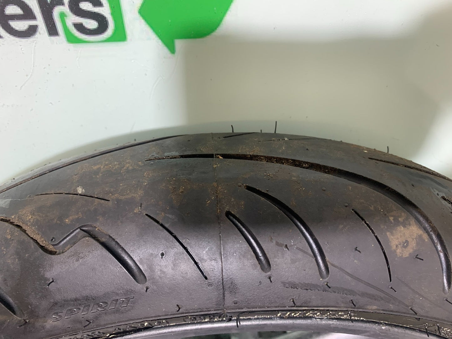 TRIUMPH TROPHY 900 FRONT WHEEL (GOOD TYRE)  YEAR 1991-95 (CMB1251)