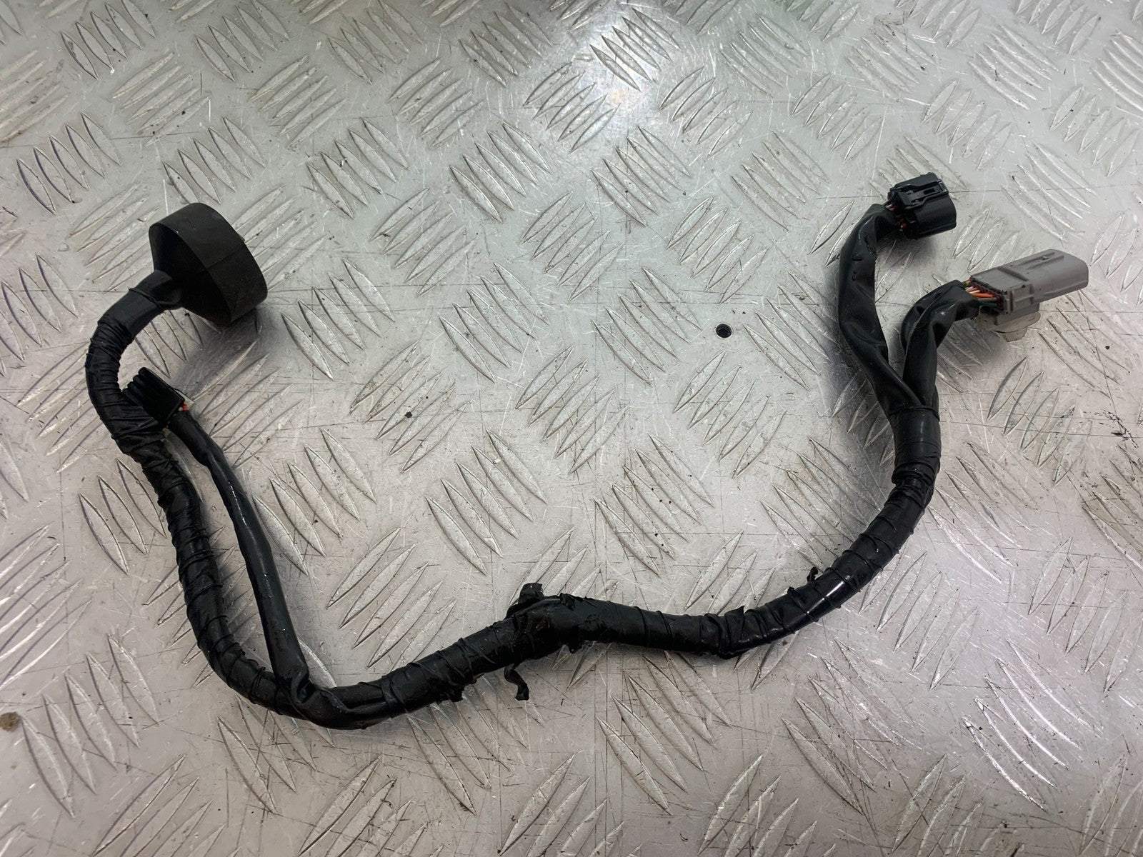 YAMAHA YZF R7 SPEEDO WIRING SUB LOOM   YEAR 2022-2025 (CMB1255)