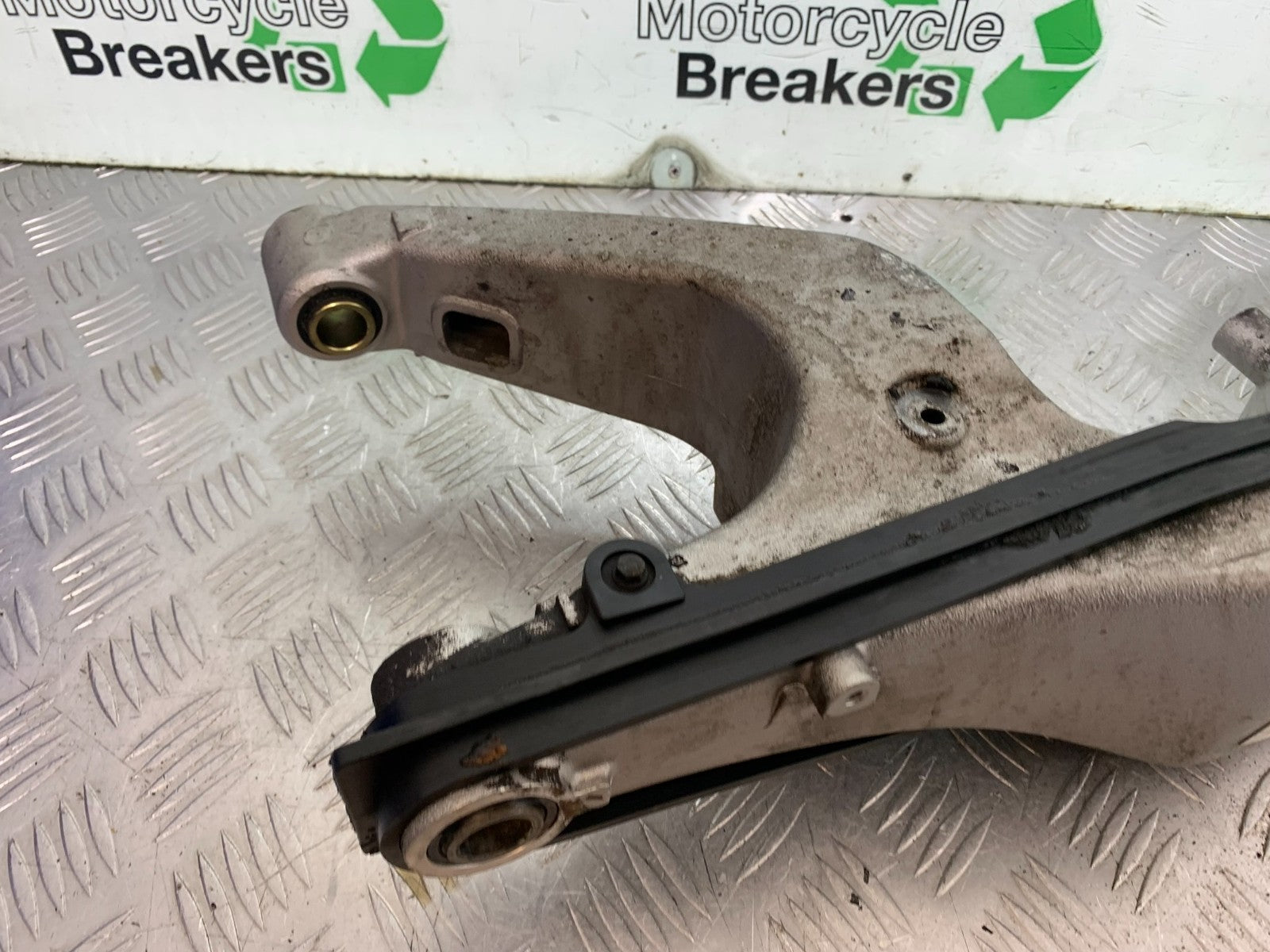 HONDA VFR800 VFR 800 V-TEC SWINGARM  YEAR 2002 -09 (CMB1296)