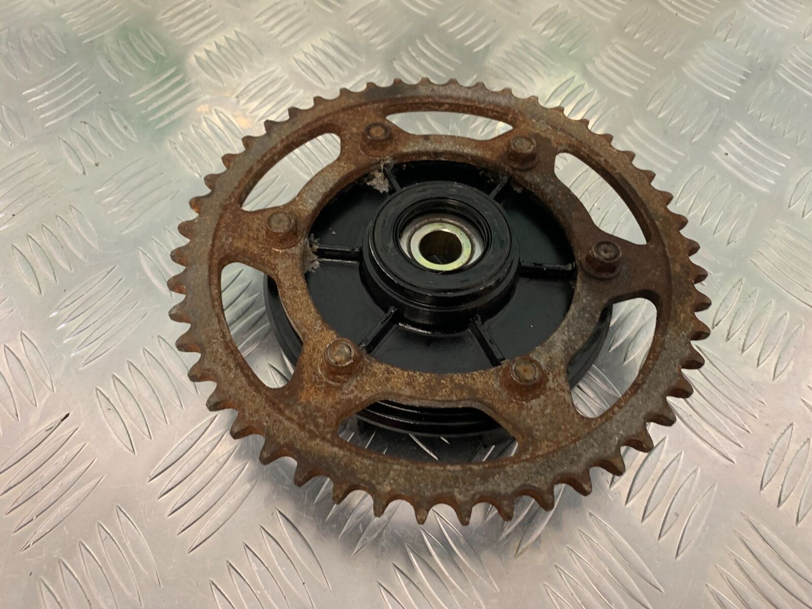 YAMAHA FZS600 FAZER 600 SPROCKET CARRIER  YEAR 2002-03  (STOCK 950)