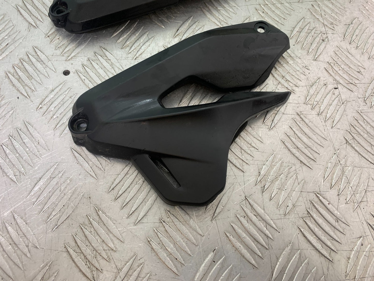 DUCATI 937 MONSTER LEFT AND RIGHT INFILLS   YEAR 2021-2024 (CMB1270)