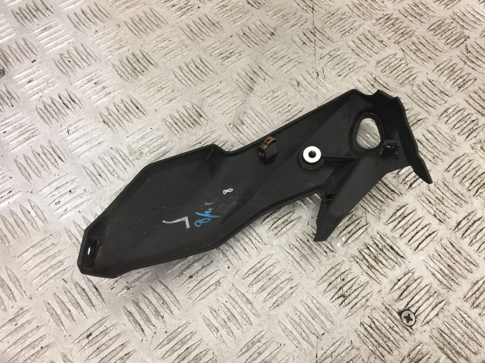 YAMAHA MT03 LEFT INDICATOR MOUNT YEAR 2018  (STOCK 801)