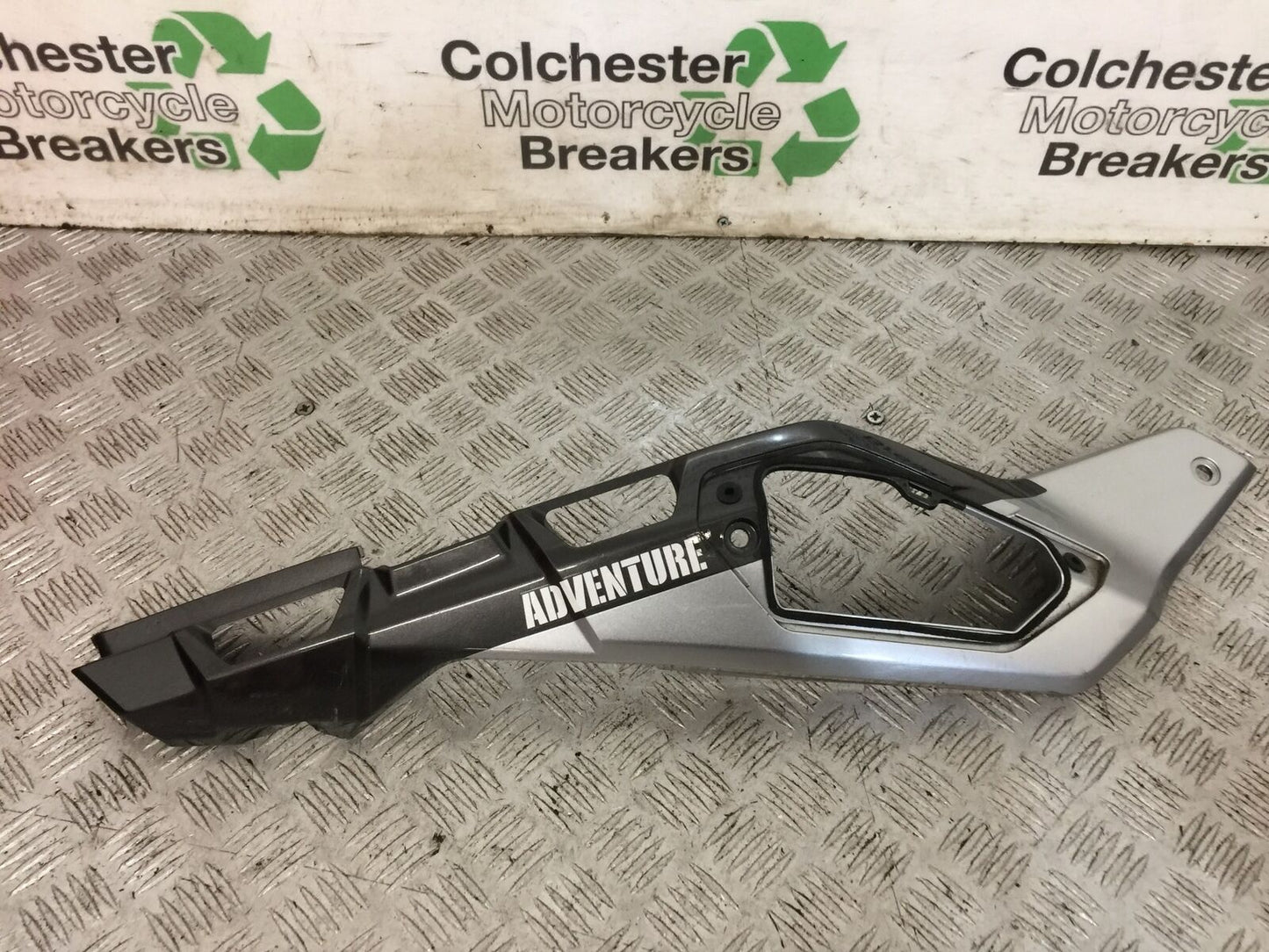 HONDA CRF1000 CRF 1000 AFRICA TWIN RIGHT SEAT PANEL  2019 (STOCK 759)
