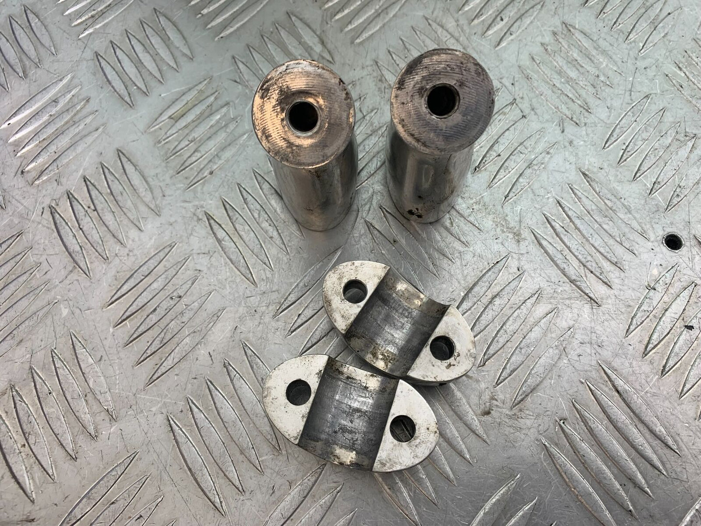 TRIUMPH THUNDERBIRD 1600 HANDLEBAR RISERS  YEAR 2011 (CMB1107)