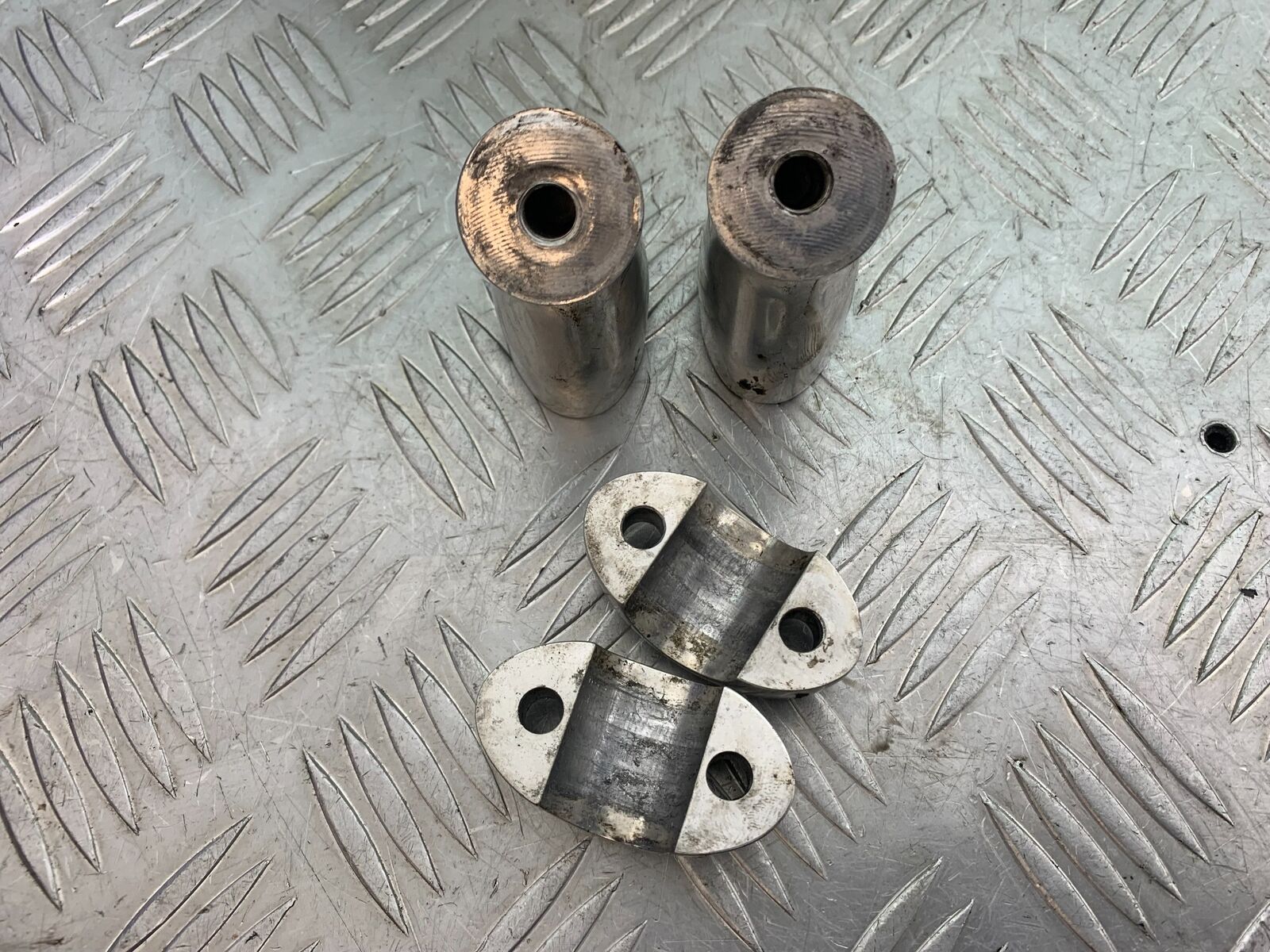 TRIUMPH THUNDERBIRD 1600 HANDLEBAR RISERS  YEAR 2011 (CMB1107)