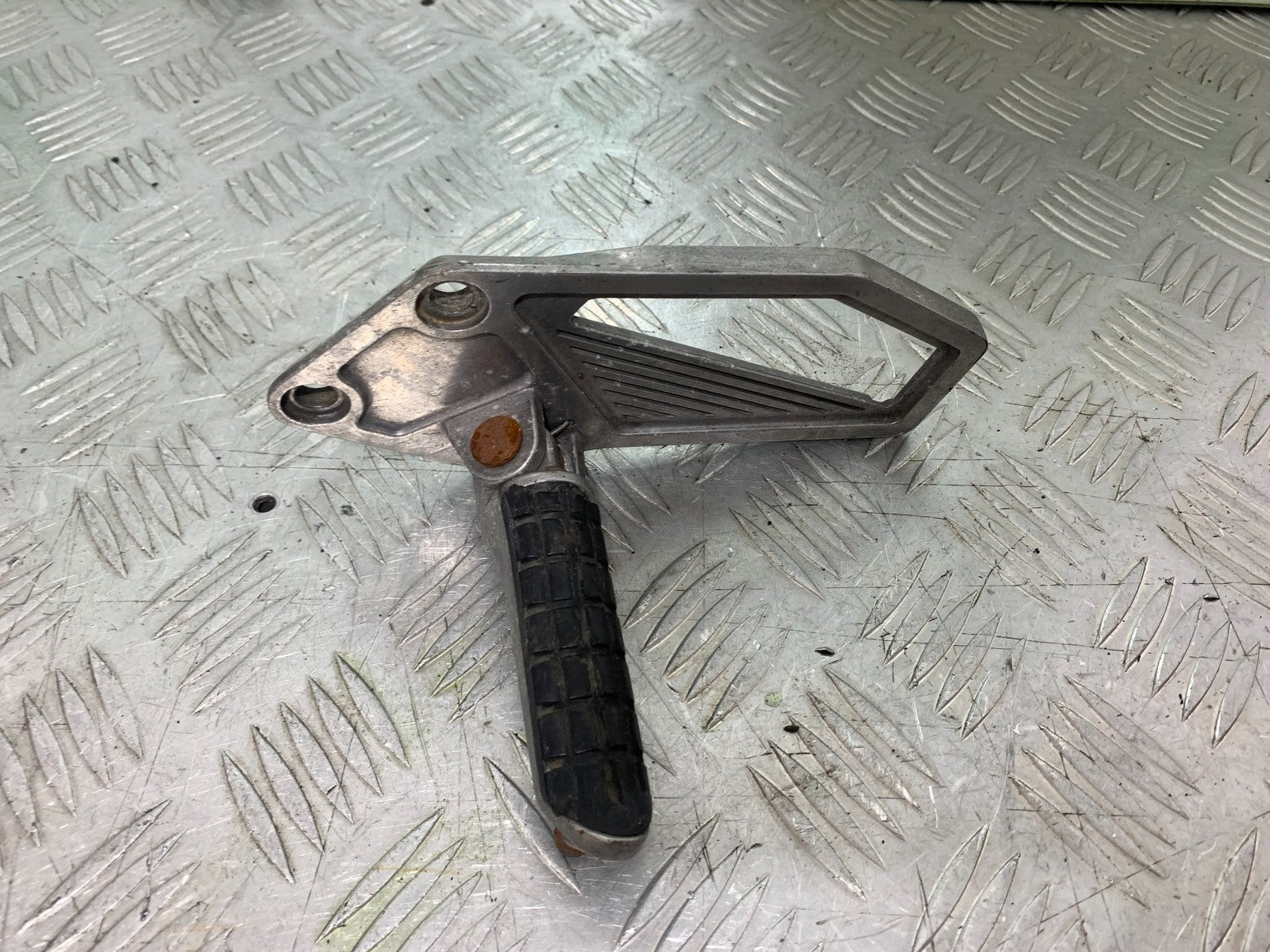 KAWASAKI GPX 750 GPX 750 FRONT LEFT HANGER  YEAR 1990