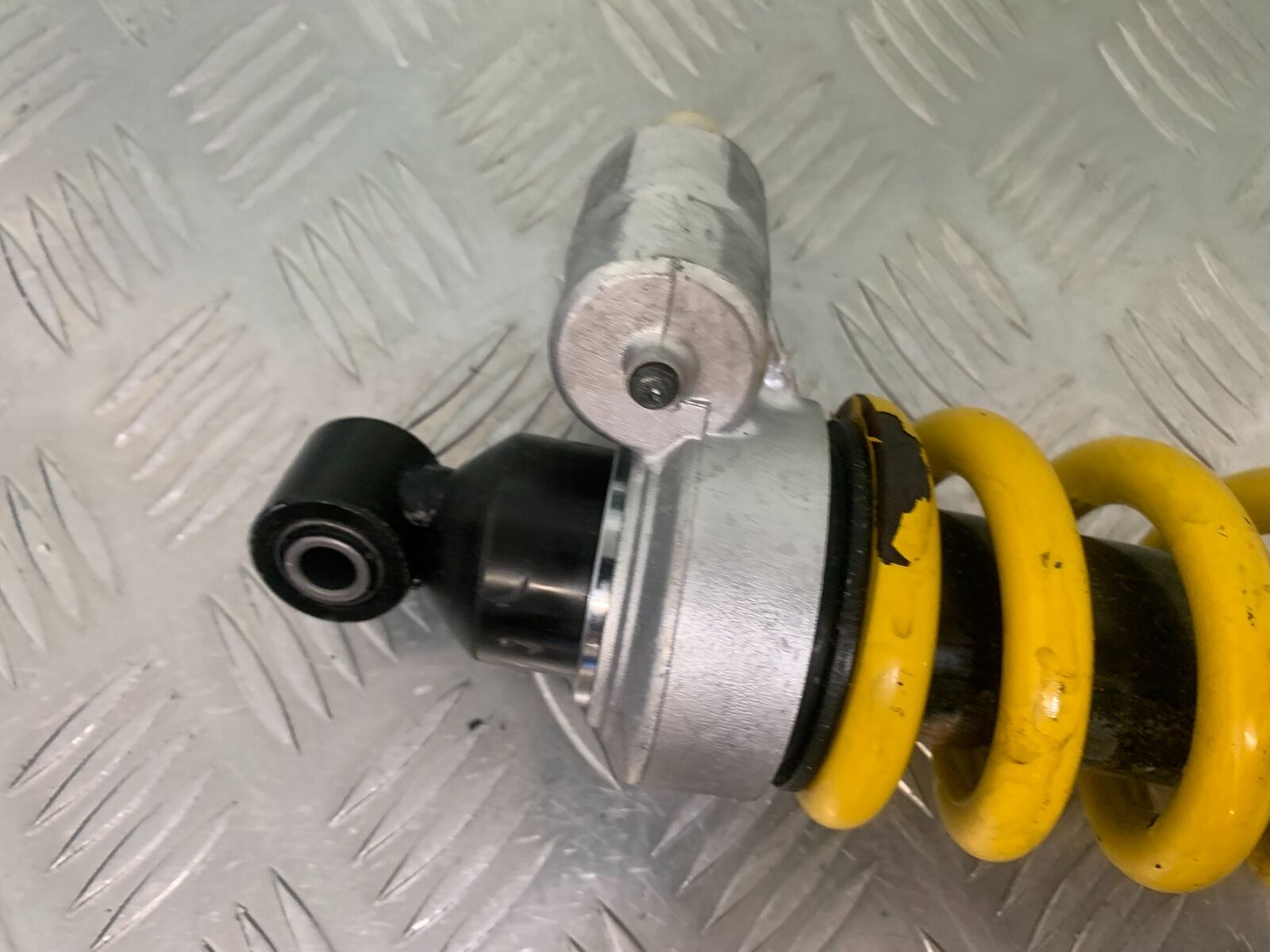TRIUMPH 955I SPRINT RS REAR SHOCK YEAR 1999-04 (STOCK 989)