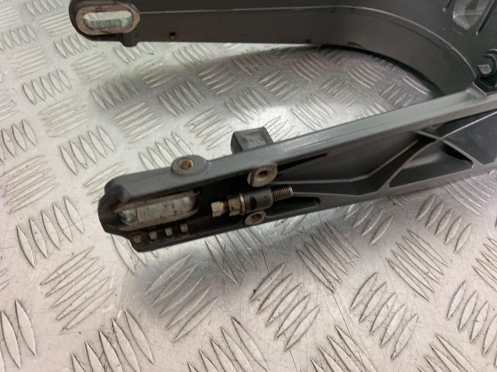 KTM DUKE 390 SWINGARM YEAR 2017- 2023 (CMB1314)