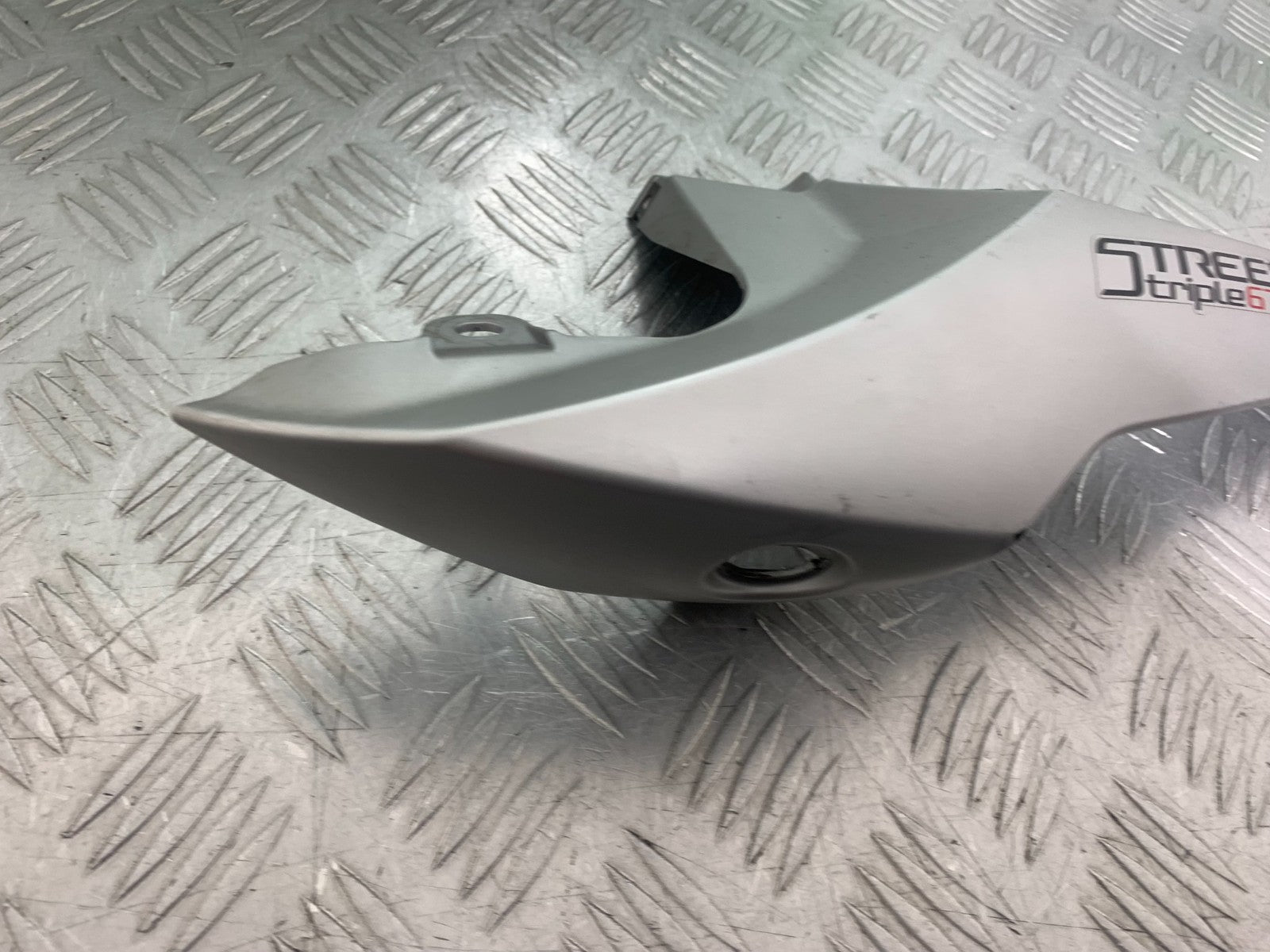 TRIUMPH 675 STREET TRIPLE RX LEFT SEAT PANEL 2015-2017 (CMB1299)