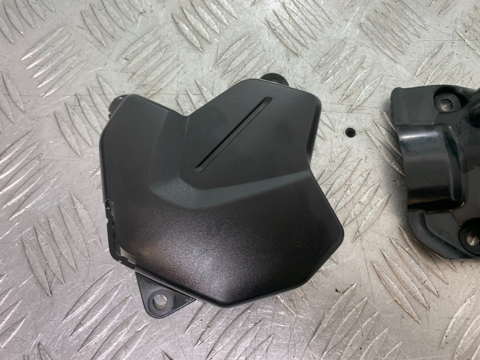 TRIUMPH TRIDENT 660 2X INFILL COVERS  YEAR 2021-2024 (CMB1295)