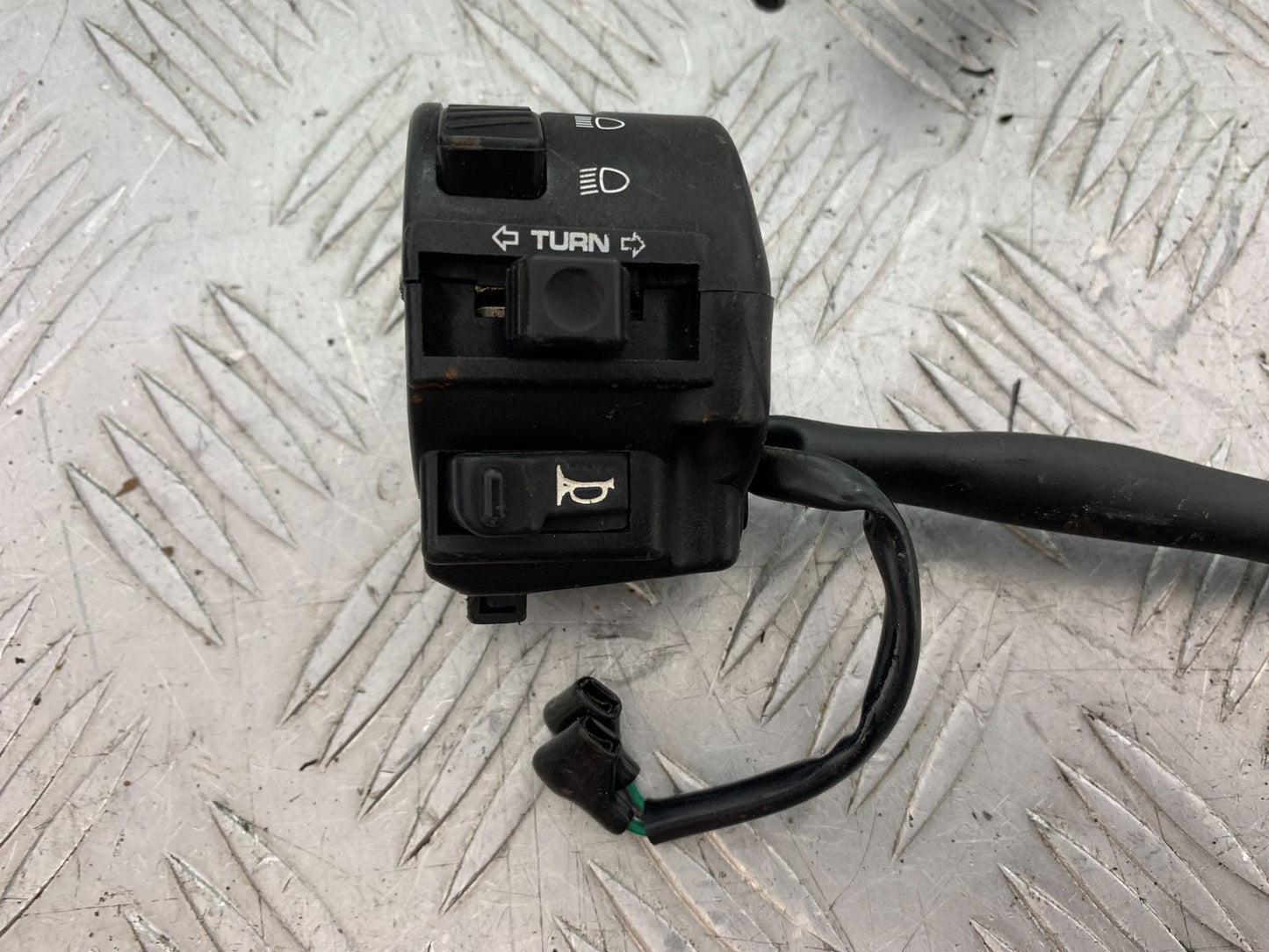 HONDA XL125 VARADERO LEFT SWITCH GEAR  YEAR 2001-2006  (CMB1304)
