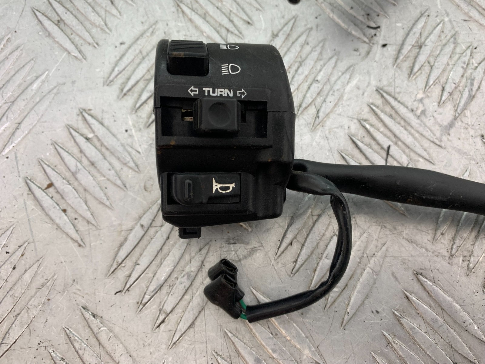 HONDA XL125 VARADERO LEFT SWITCH GEAR  YEAR 2001-2006  (CMB1304)