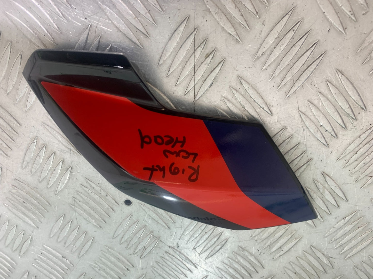 BMW M1000 R RIGHT HEADLIGHT FAIRING INFILL COVER  YEAR 2023-2024 (CMB1140)