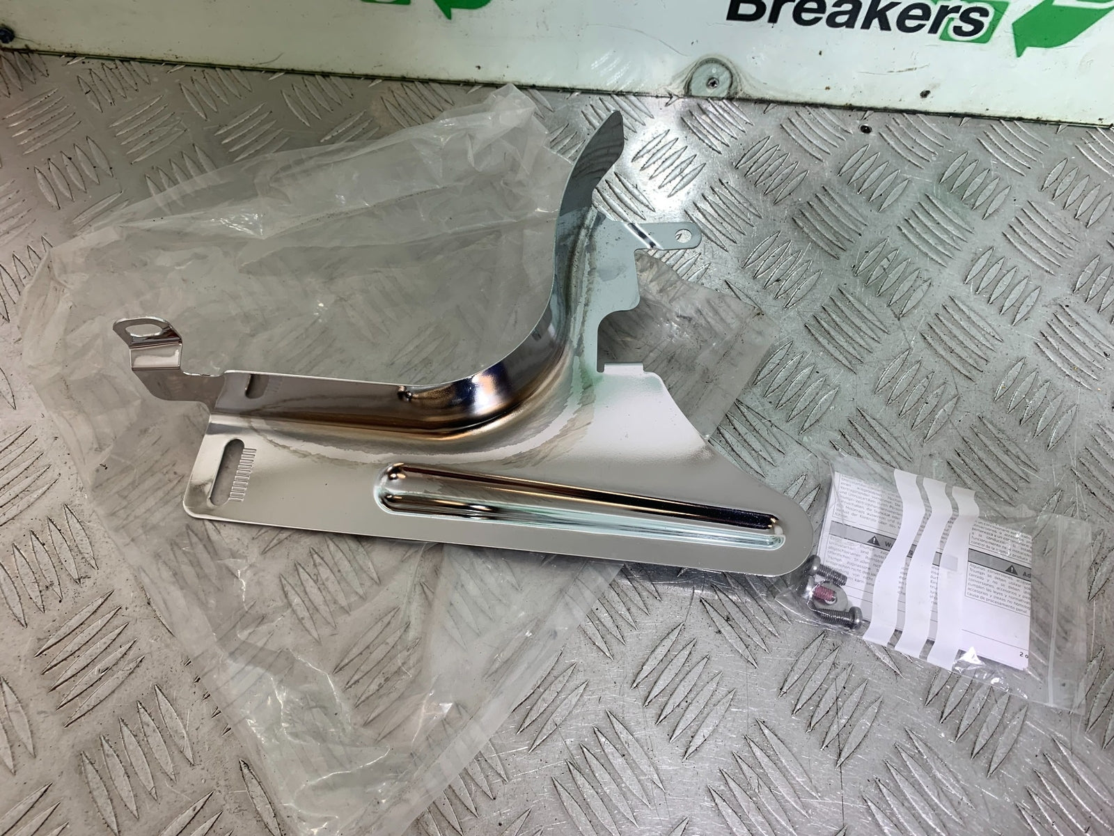 TRIUMPH THUNDERBIRD 1600 CHROME CHAIN GUARD   YEAR 2011 (CMB1107)