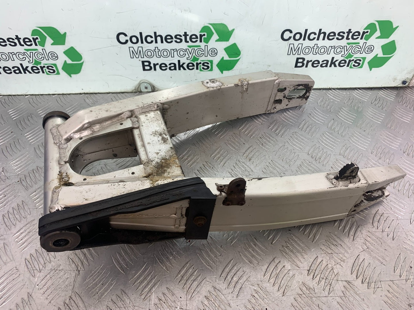 YAMAHA YZF1000 THUNDERACE SWINGARM  YEAR 1997-2000 (CMB1204)