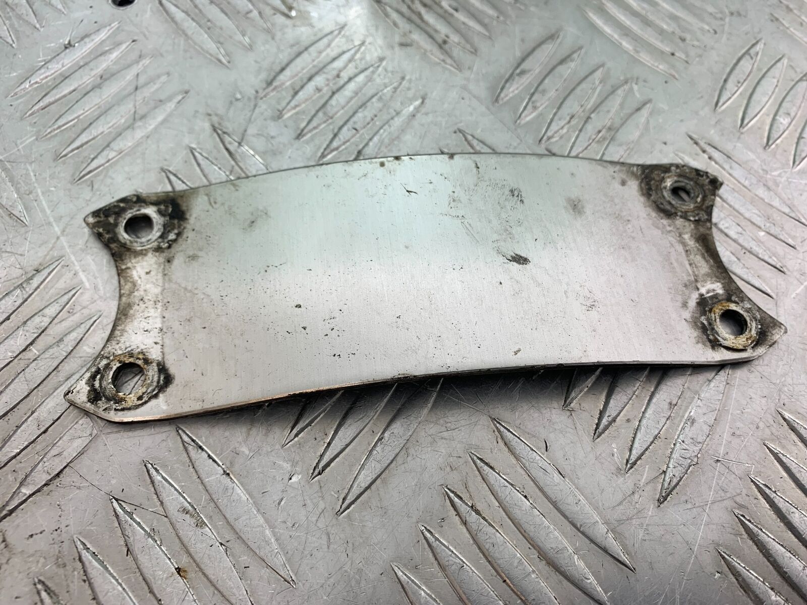 YAMAHA FJ1100 FJ 1100 MUDGUARD BRACE YEAR 1984-1985 (CMB1101)