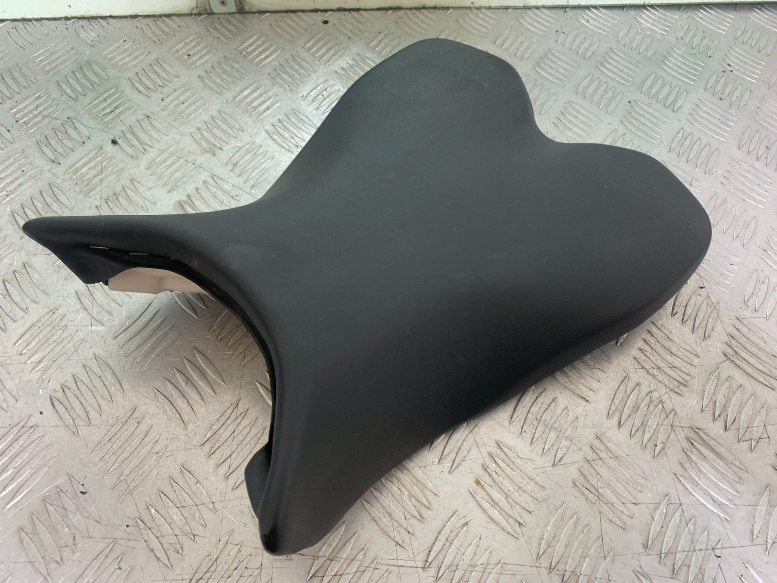 YAMAHA YZF R1 14 B BIG BANG FRONT SEAT  2009-14 (CMB1175)