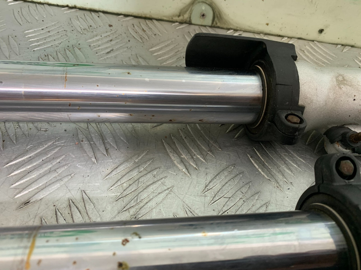 TRIUMPH 955I SPRINT RS FORKS YEAR 1999-03 (CMB1313)
