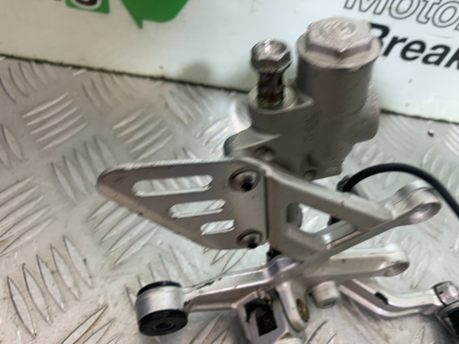 APRILIA TUONO 1000 V4 FRONT RIGHT HANGER YEAR 2013-2014 (CMB1239)