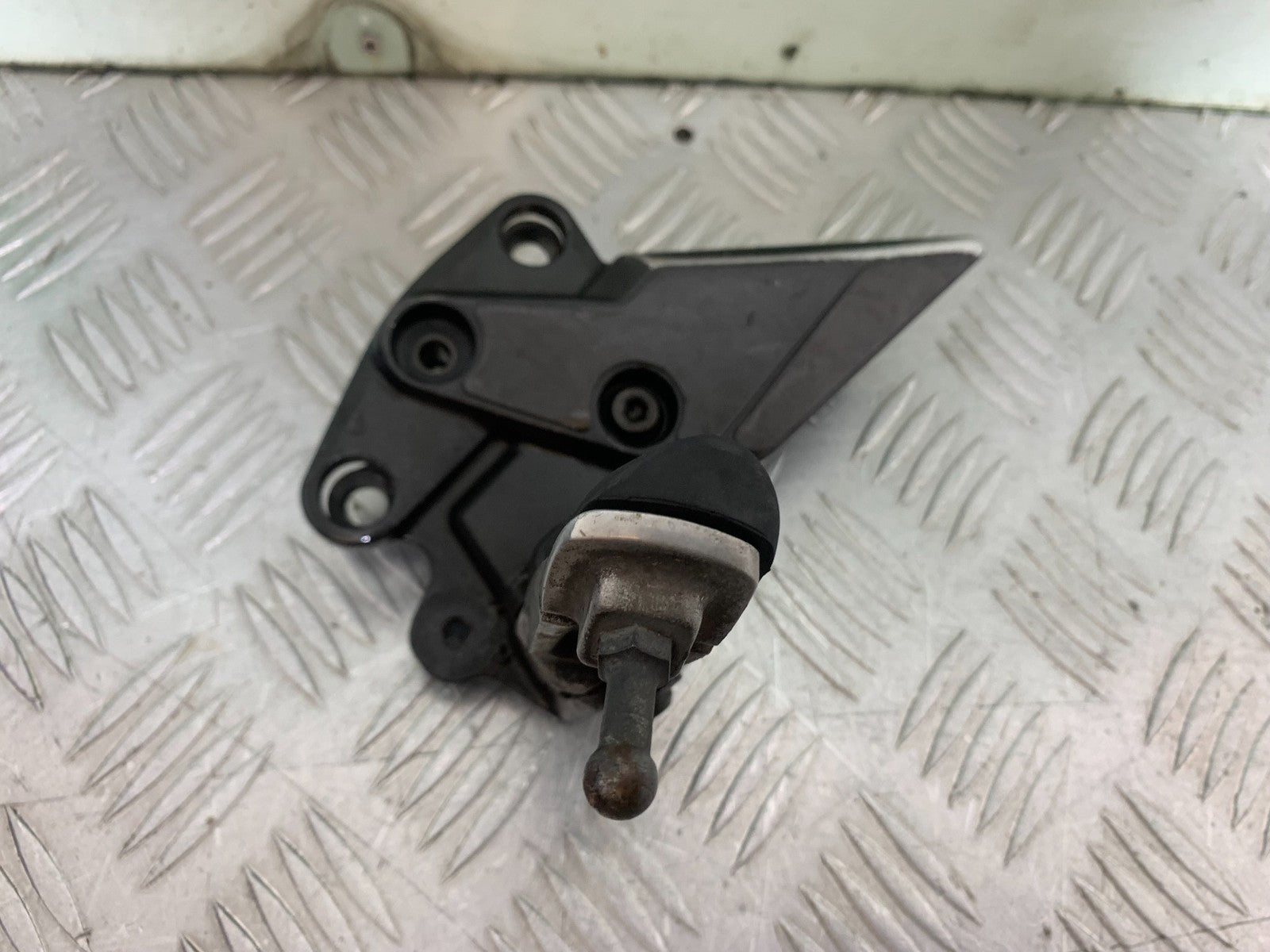 KAWASAKI Z1000 SX FRONT LEFT HANGER YEAR 2014-16 (CMB1264)