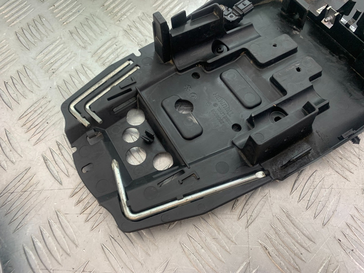TRIUMPH 675 STREET TRIPLE UNDERTRAY    2013-2016 (CMB1186)