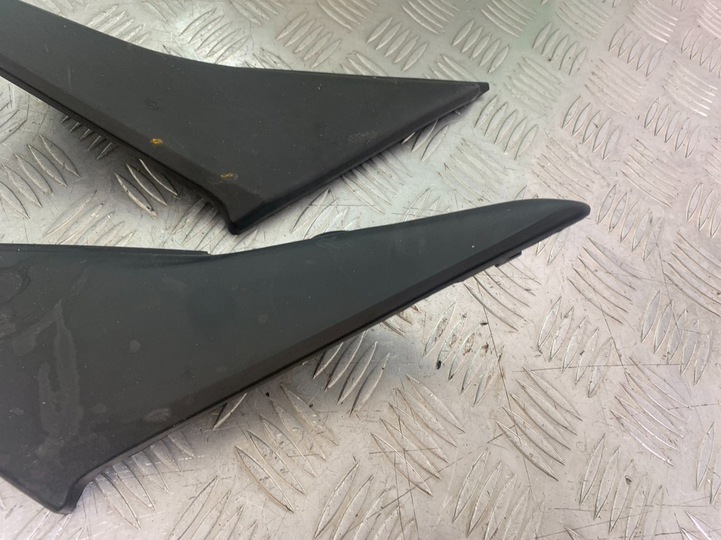 HONDA CBR600 CBR 600 RR LEFT AND RIGHT SIDE INFILLS    YEAR 2003-2004 CMB1173)