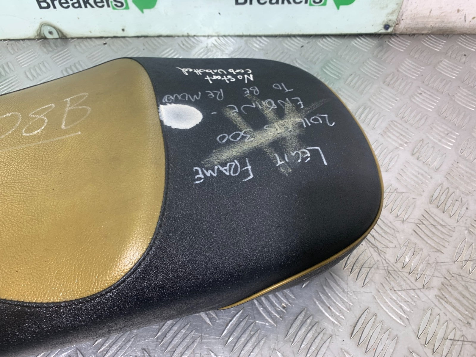 PIAGGIO VESPA GTS 125 SEAT YEAR 2009-14 (CMB1261)