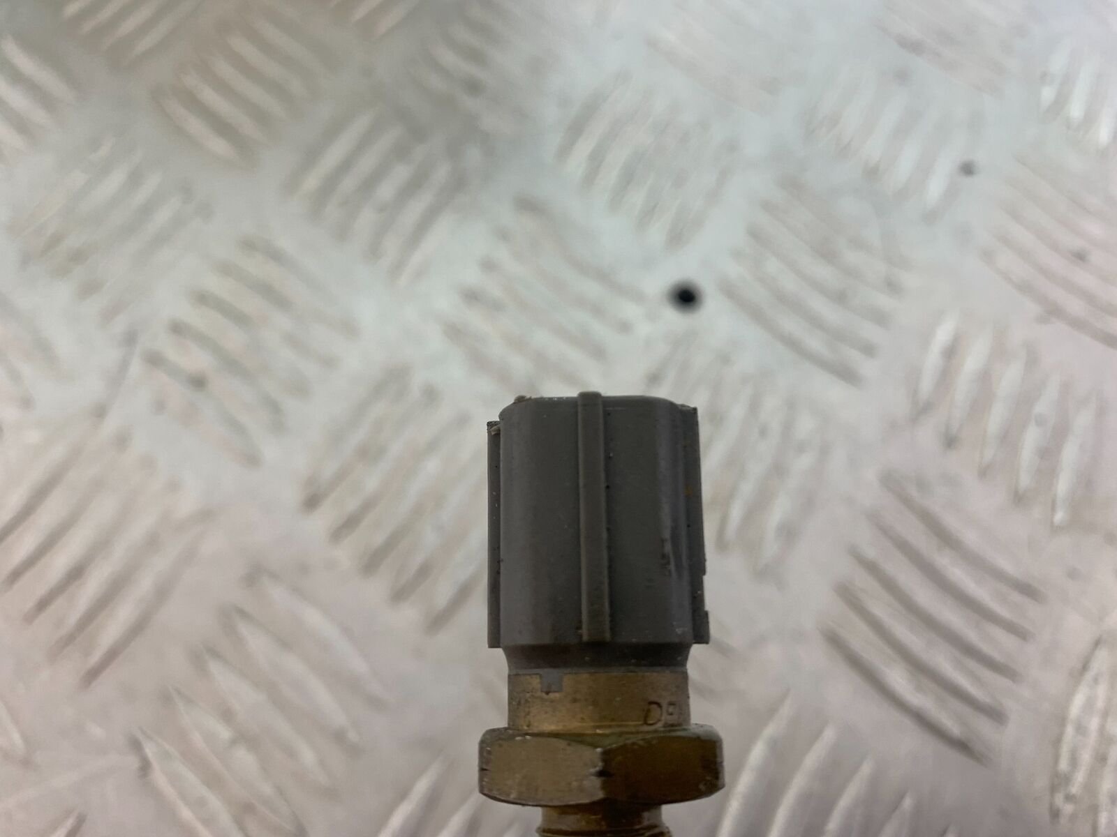 SUZUKI GSXR1000 K1 K2 TEMPERATURE SENDER YEAR 2001 (STOCK 753)