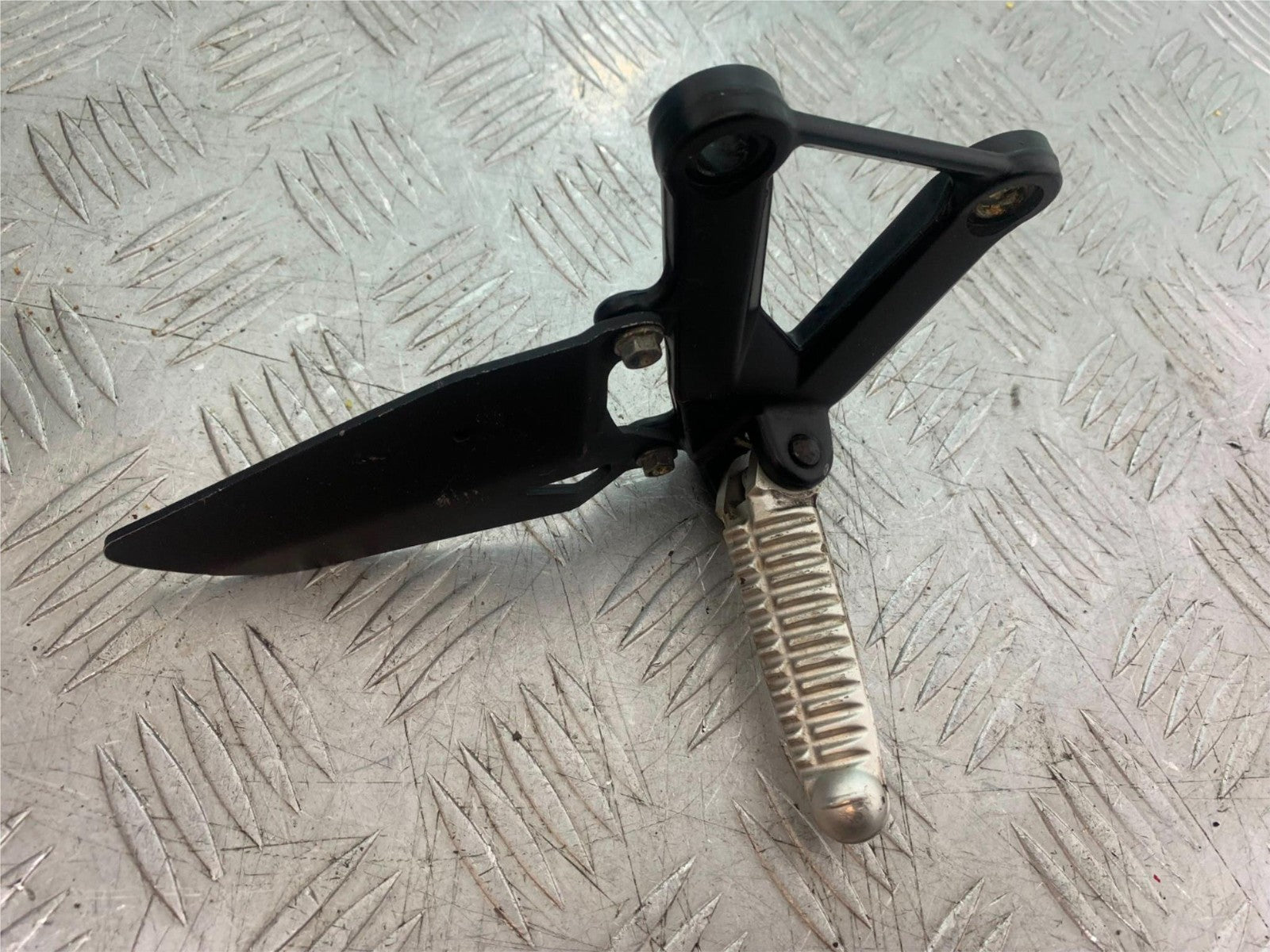 DUCATI 848 FRONT RIGHT HANGER AND PEG  YEAR 2008-2010 (CMB1323)