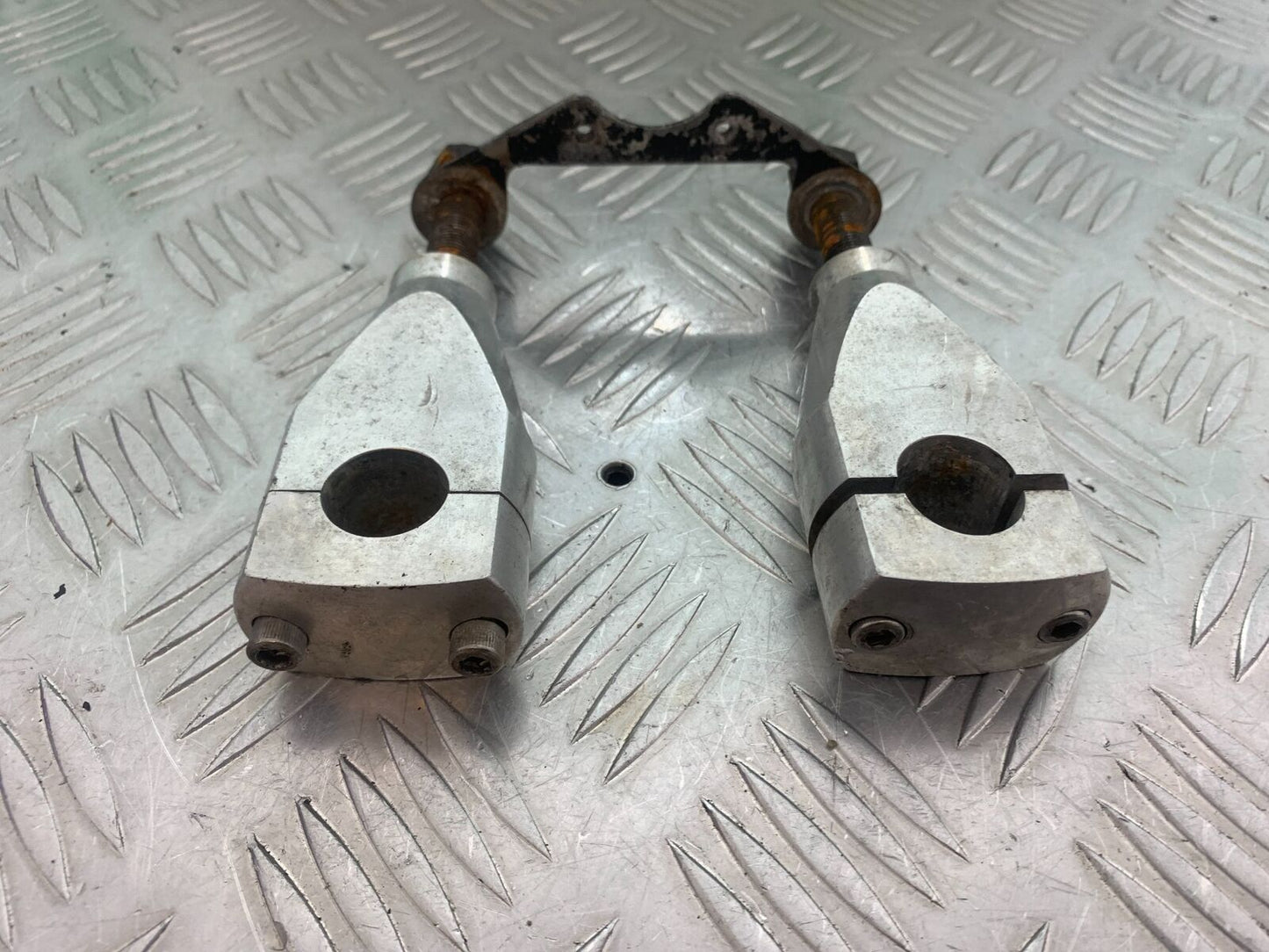 YAMAHA XV535 XV 535 VIRAGO HANDLEBAR RISERS   YEAR 1994-02 (CMB1044)